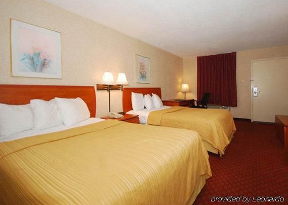 Greenville Inn & Suites Room photo