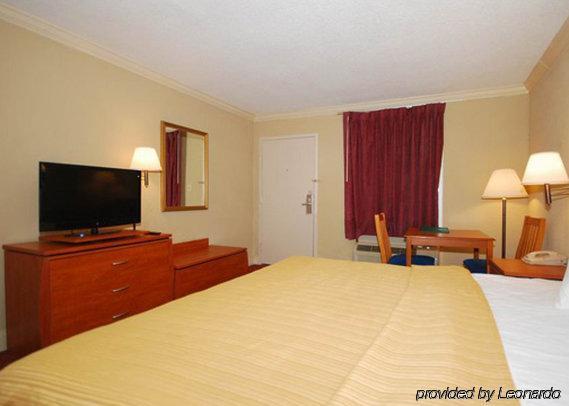 Greenville Inn & Suites Room photo